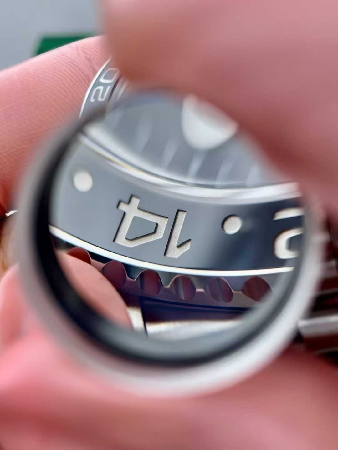 Hand-rubbed Crowd-pleaser Watch